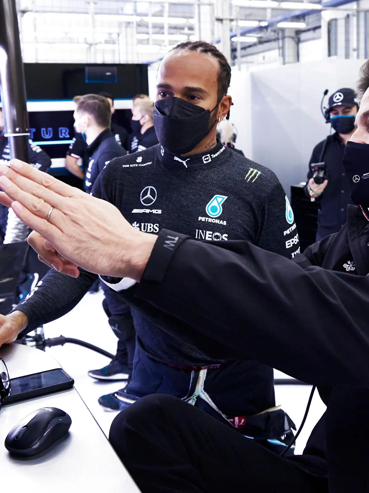 Formula 1 2021: Turkish GP ISTANBUL PARK, TURKEY - OCTOBER 09: Sir Lewis Hamilton, Mercedes, with Toto Wolff, Team Principal and CEO, Mercedes AMG during the Turkish GP at Istanbul Park on Saturday October 09, 2021, Turkey. Photo by Steve Etherington / LAT Images Images PUBLICATIONxINxGERxSUIxAUTxHUNxONLY GP2116_084710SNE45056 