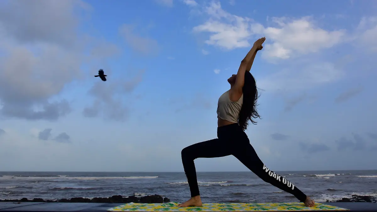 MUMBAI, INDIA JUNE 21: Matunga resident Dhwani Shethia performs yoga during the International Yoga Day at Worli Sea Face, on June 21, 2020 in Mumbai, India. The International Day of Yoga has been celebrated annually on 21 June since 2015, following its inception in the United Nations General Assembly in 2014. Photo by Anshuman Poyrekar/Hindustan Times International Yoga Day 2020 PUBLICATIONxNOTxINxIND