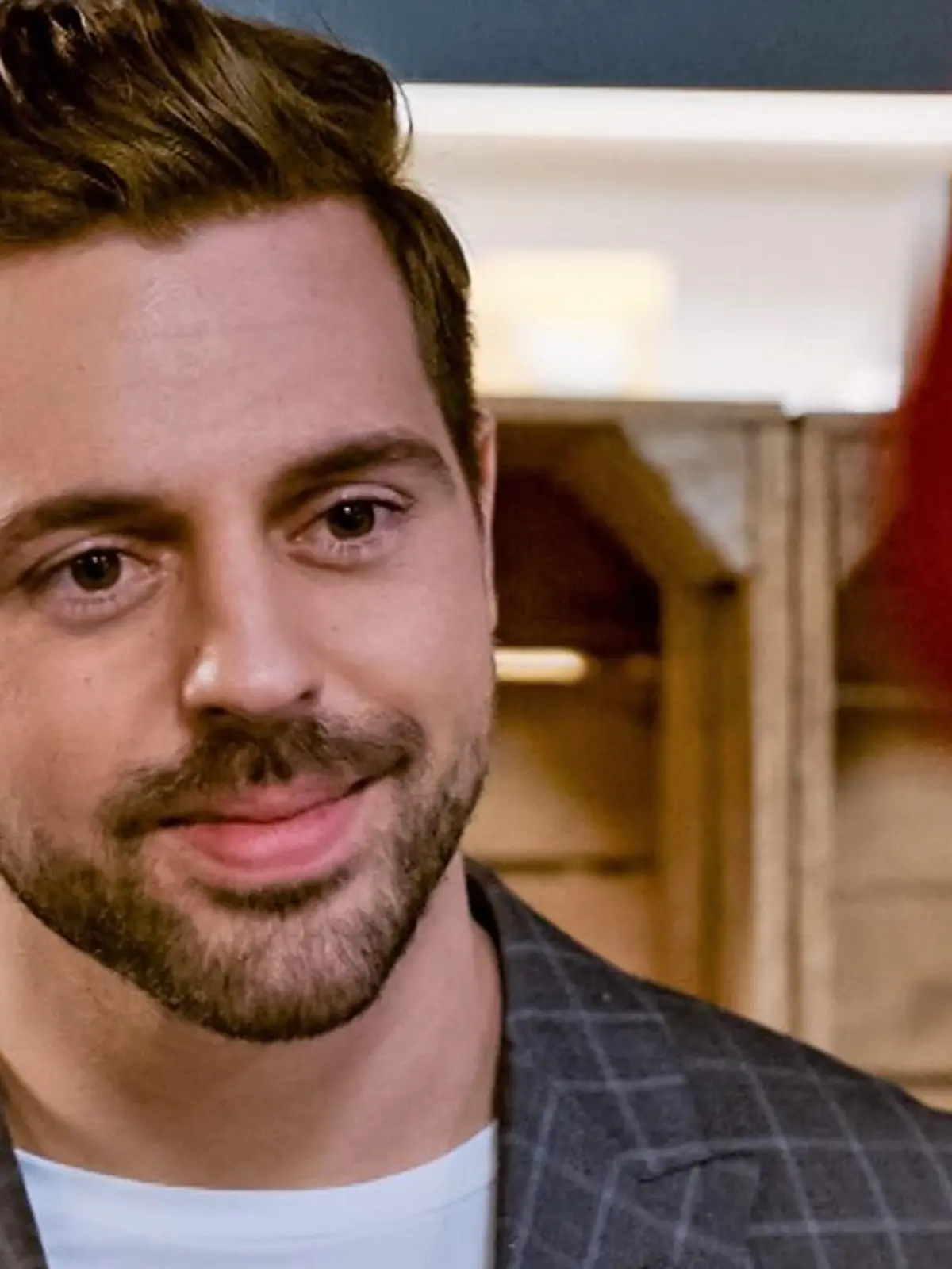 Kian Dawalu (Nassim Avat) trifft dann das erste Mal im Kiez-Kauf auf Nazan (Vildan Cirpan), was Folgen für beide haben wird... 

Die Verwendung des sendungsbezogenen Materials ist nur mit dem Hinweis und Verlinkung auf RTL+ gestattet.