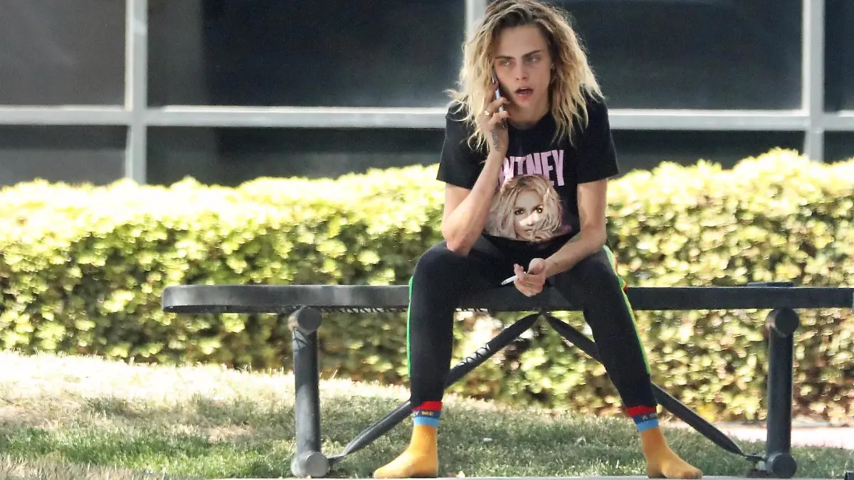 SONDERKONDITIONEN: MINDESTHONORAR: *PREMIUM-EXCLUSIVE* Los Angeles, CA - **WEB EMBARGO UNTIL 6 PM ET ON SEPTEMBER 7TH, 2022** A very tired and tattered-looking Cara Delevingne is seen going to the puma private jet owned by JAY-Z. The model-actress is looking worse for wear as she was spotted at Van Nuys airport wearing no shoes and looking as if she has been having a little bit too much fun. The cover girl was seen with her dog Alfie and her assistant getting onto the puma private jet before shortly being not allowed to fly.
Pictured: Cara Delevingne
BACKGRID USA 6 SEPTEMBER 2022
BYLINE MUST READ: SPLASH / BACKGRID
USA: +1 310 798 9111 / usasales@backgrid.com
UK: +44 208 344 2007 / uksales@backgrid.com
*UK Clients - Pictures Containing Children
Please Pixelate Face Prior To Publication*