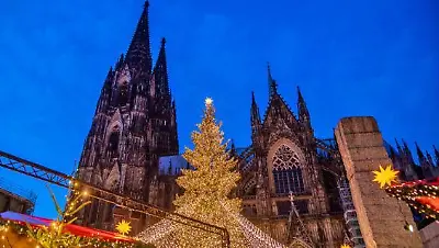 Reise nach Köln: Weihnachtsmarkt am Dom