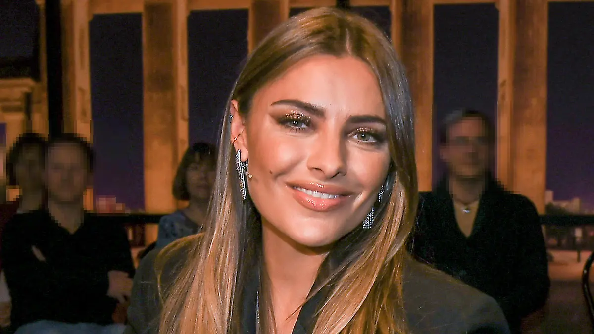 Entertainment Bilder des Tages 12.11.2021, xlakx, Entertainment Fernsehen TV, RIVERBOAT Berlin 2021 emspor, v.l.Sophia Thomalla Model und Moderatorin bei der Aufzeichnung der MDR/rbb-Talkshow Riverboat im Studio A im rbb Fernsehzentrum Berlin *** 12 11 2021, xlakx, Entertainment Television TV, RIVERBOAT Berlin 2021 emspor, v l Sophia Thomalla model and presenter at the recording of the MDR rbb talk show Riverboat in Studio A at the rbb television centre Berlin