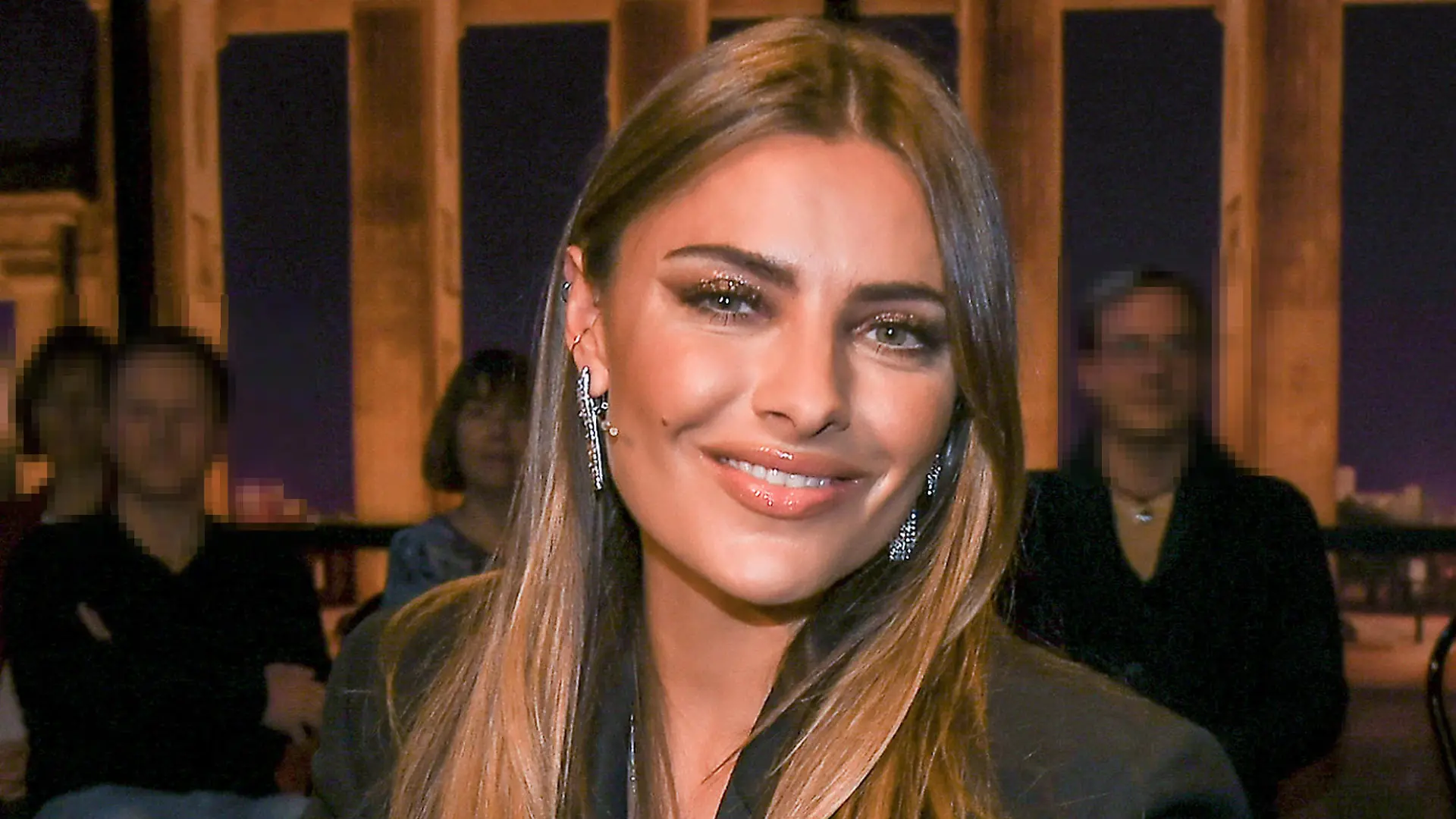 Entertainment Bilder des Tages 12.11.2021, xlakx, Entertainment Fernsehen TV, RIVERBOAT Berlin 2021 emspor, v.l.Sophia Thomalla Model und Moderatorin bei der Aufzeichnung der MDR/rbb-Talkshow Riverboat im Studio A im rbb Fernsehzentrum Berlin *** 12 11 2021, xlakx, Entertainment Television TV, RIVERBOAT Berlin 2021 emspor, v l Sophia Thomalla model and presenter at the recording of the MDR rbb talk show Riverboat in Studio A at the rbb television centre Berlin