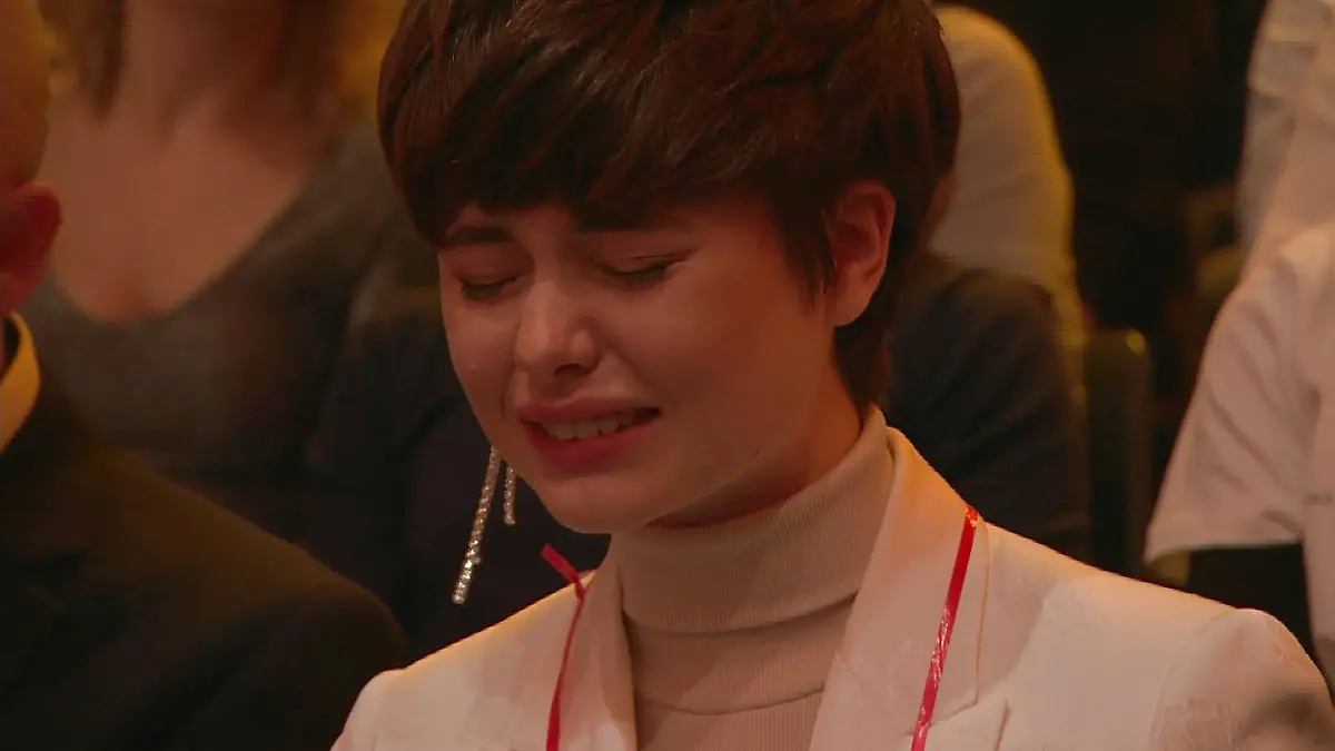 Was für eine Performance! Nach ihrem Auftritt im ersten Supertalent-Halbfinale brechen aus Helena Berlinghof die Gefühle heraus.