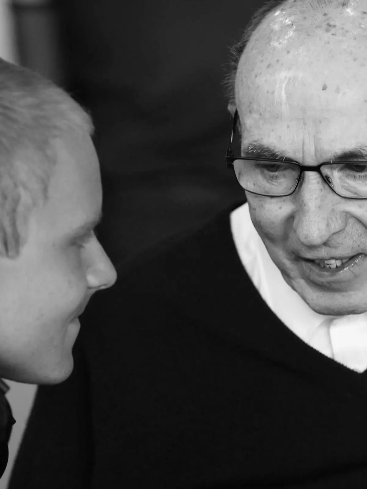Silverstone, Northamptonshire, England. Friday 03 July 2015. Valtteri Bottas, Williams F1 talks with Sir Frank Williams, Team Principal, Williams F1. World _W2Q2606 PUBLICATIONxINxGERxSUIxAUTxHUNxONLY

Silverstone Northamptonshire England Friday 03 July 2015 Valtteri Botta Williams F1 Talks with Sir Frank Williams team Principal Williams F1 World  PUBLICATIONxINxGERxSUIxAUTxHUNxONLY