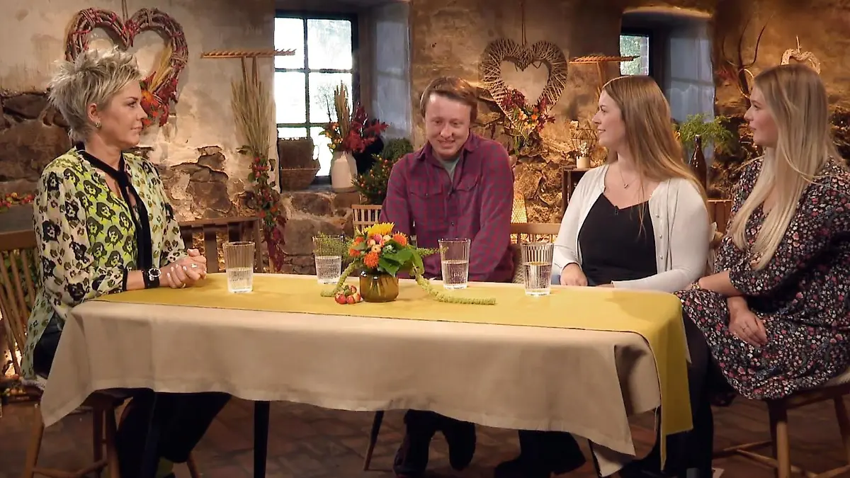 Inka Bause bittet Dirk beim "Bauer sucht Frau"-Wiedersehen zum Raport