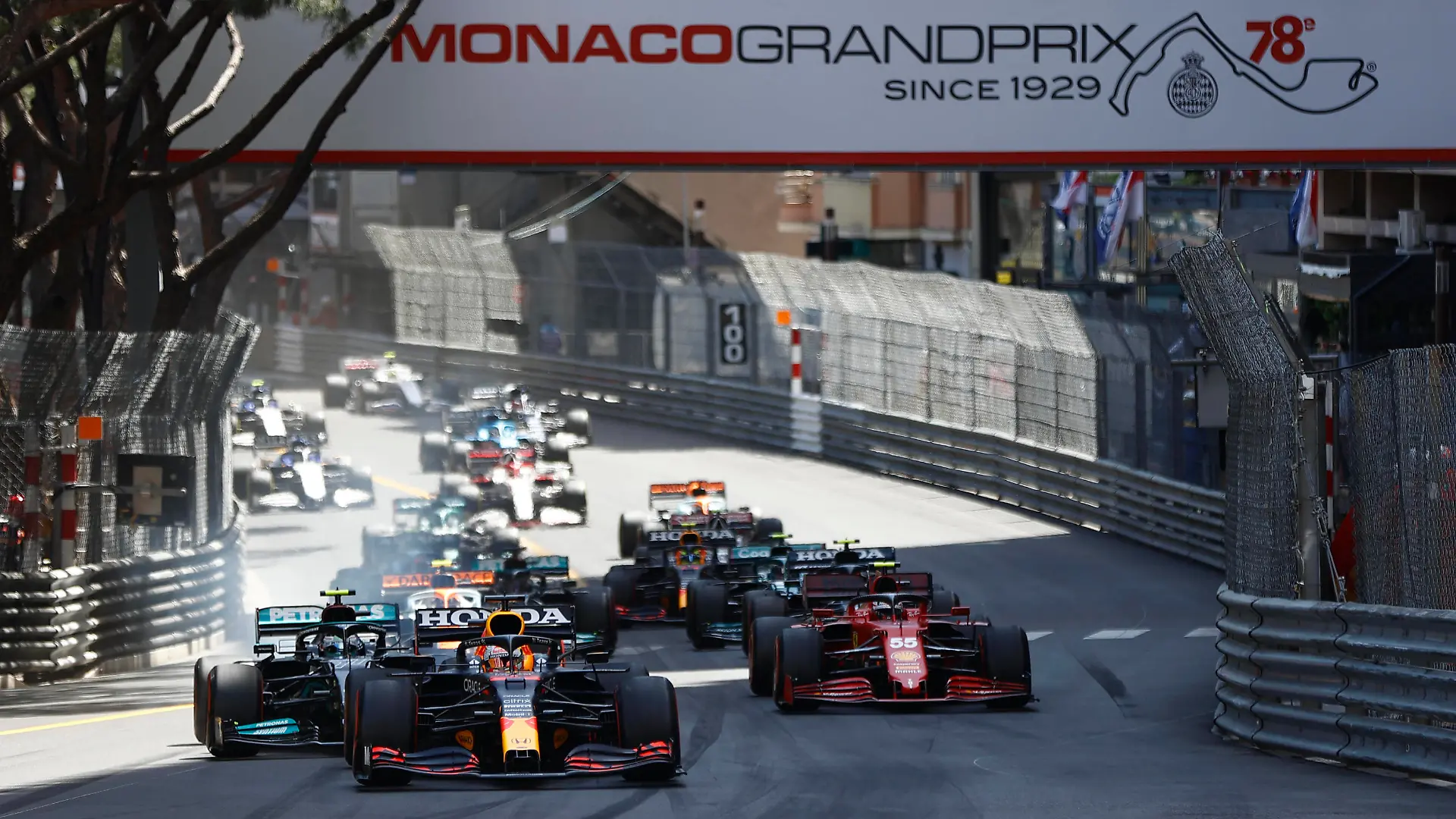 Formula 1 2021: Monaco GP CIRCUIT DE MONACO, MONACO - MAY 23: Max Verstappen, Red Bull Racing RB16B, leads Valtteri Bottas, Mercedes W12, Carlos Sainz, Ferrari SF21, and the rest of the field at the start during the Monaco GP at Circuit de Monaco on Sunday May 23, 2021 in Monte Carlo, Monaco. Photo by Andy Hone / LAT Images Images PUBLICATIONxINxGERxSUIxAUTxHUNxONLY GP2105_130241_ONZ7089