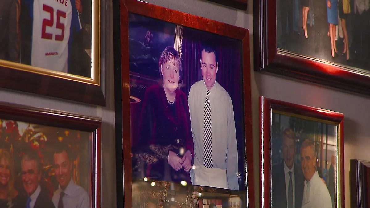 Angela Merkel besuchte spontan ein Fischrestaurant in Hamburg, hier zusehen mit Inhaber Dirk Kawalke.