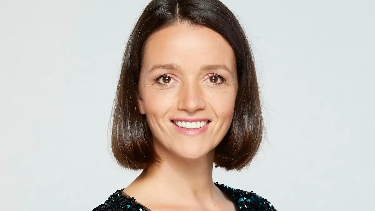Kaja Schmidt-Tychsen spielt "Jenny Steinkamp"

Die Verwendung des sendungsbezogenen Materials ist nur mit dem Hinweis und Verlinkung auf RTL+ gestattet.