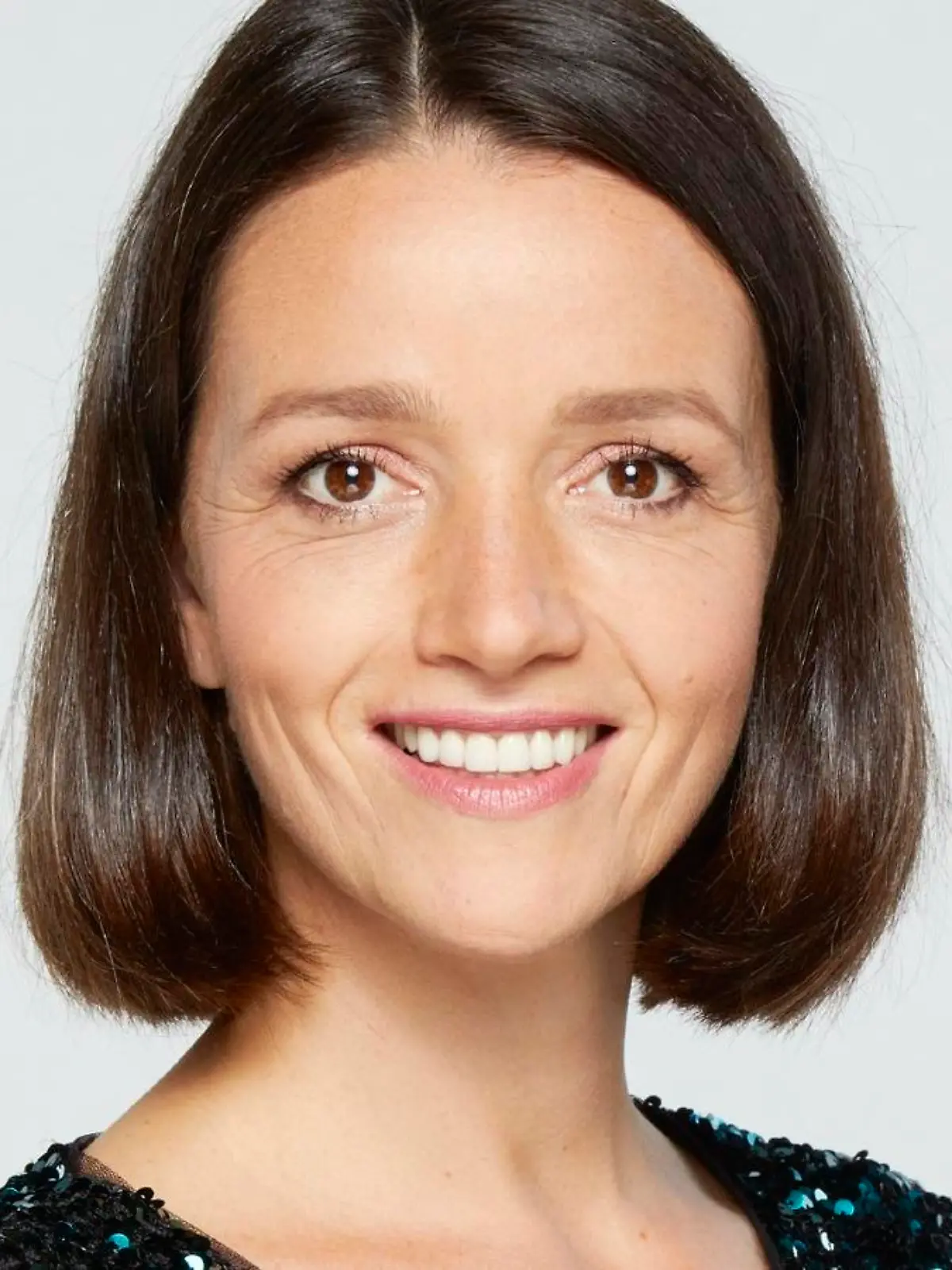 Kaja Schmidt-Tychsen spielt "Jenny Steinkamp"

Die Verwendung des sendungsbezogenen Materials ist nur mit dem Hinweis und Verlinkung auf RTL+ gestattet.