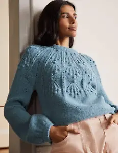 Pullover mit Zopfstrickmuster
