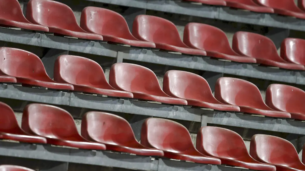 3. Liga FC Wuerzburger Kickers - Eintracht Braunschweig 30.11.2021 Symbolbild: Drohen dem Profi-Fussball demnaechst wieder Geisterspiele, 3. Liga, FC Wuerzburger Kickers - Eintracht Braunschweig, 30.11.2021, Wuerzburg, FLYERALARM Arena *** 3 Liga FC Wuerzburger Kickers Eintracht Braunschweig 30 11 2021 Symbol picture Will professional football be threatened by ghost games again, 3 Liga, FC Wuerzburger Kickers Eintracht Braunschweig, 30 11 2021, Wuerzburg, FLYERALARM Arena Copyright: xBEAUTIFULxSPORTS/JulienxChristx