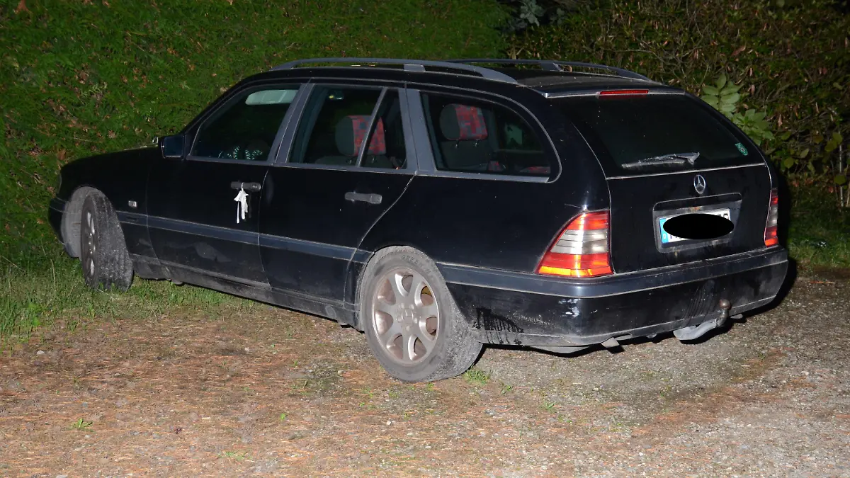 HANDOUT - 16.09.2022, Niedersachsen, Burgwedel: Der Pkw der Vermissten. Nach dem Verschwinden einer 56-Jährigen aus Burgwedel hofft die Polizei durch die Veröffentlichung von Fotos auf Hinweise. Es werde in alle Richtungen ermittelt, dennoch sei nicht auszuschließen, dass die Frau das Opfer einer Gewalttat geworden ist, teilte die Polizei am Freitag mit. Foto: -/Polizeidirektion Hannover/dpa - ACHTUNG: Verwendung nur bis zum Ende der Öffentlichkeitsfahndung der Polizei +++ dpa-Bildfunk +++