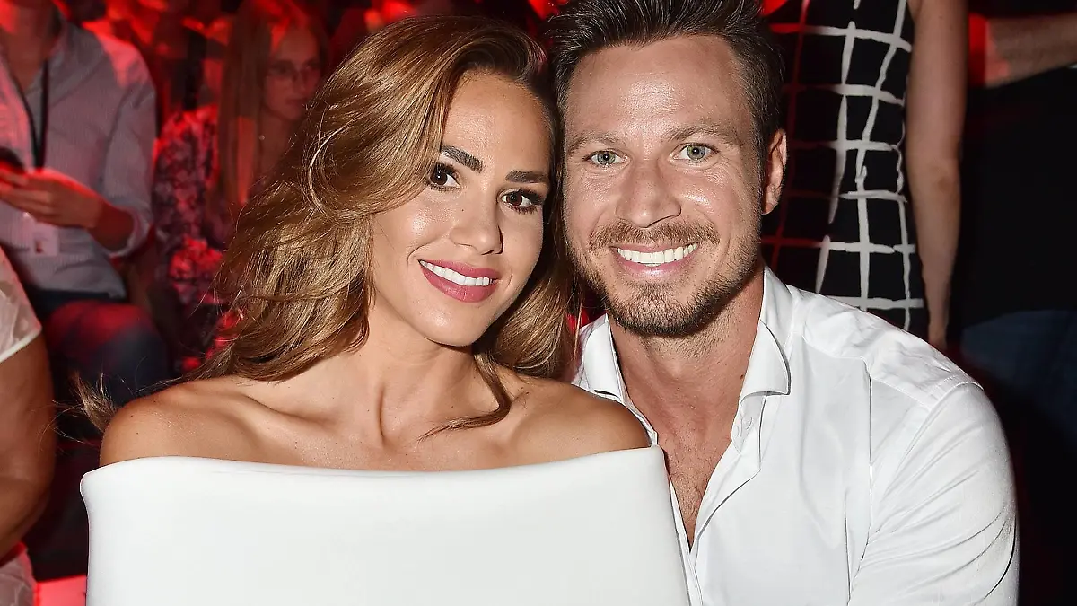  Sebastian Pannek und Angelina Heger bei der Guido Maria Kretschmer Modenschau im Rahmen der Mercedes-Benz Fashion Week Frühjahr/Sommer am 1.07.2019 in Berlin MBFW Fashionweek 2019 Juli in Berlin- Guido Maria Kretschmer Fashionshow *** Sebastian Pannek and Angelina Heger at the Guido Maria Kretschmer Fashion Show as part of the Mercedes Benz Fashion Week Spring Summer 1 07 2019 in Berlin MBFW Fashionweek 2019 July in Berlin Guido Maria Kretschmer Fashion Show PUBLICATIONxINxGERxSUIxAUTxONLY