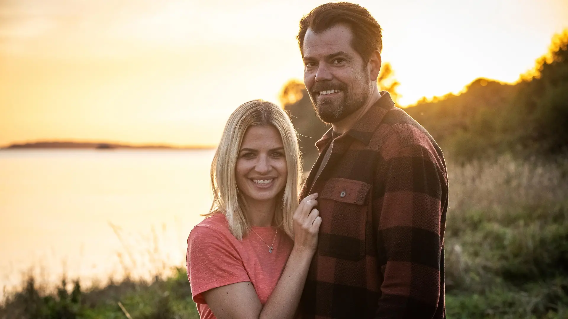 Sarah (Susan Sideroupolos), Leon (Daniel Fehlow)
Die Verwendung des sendungsbezogenen Materials ist nur mit dem Hinweis und Verlinkung auf RTL+ gestattet.