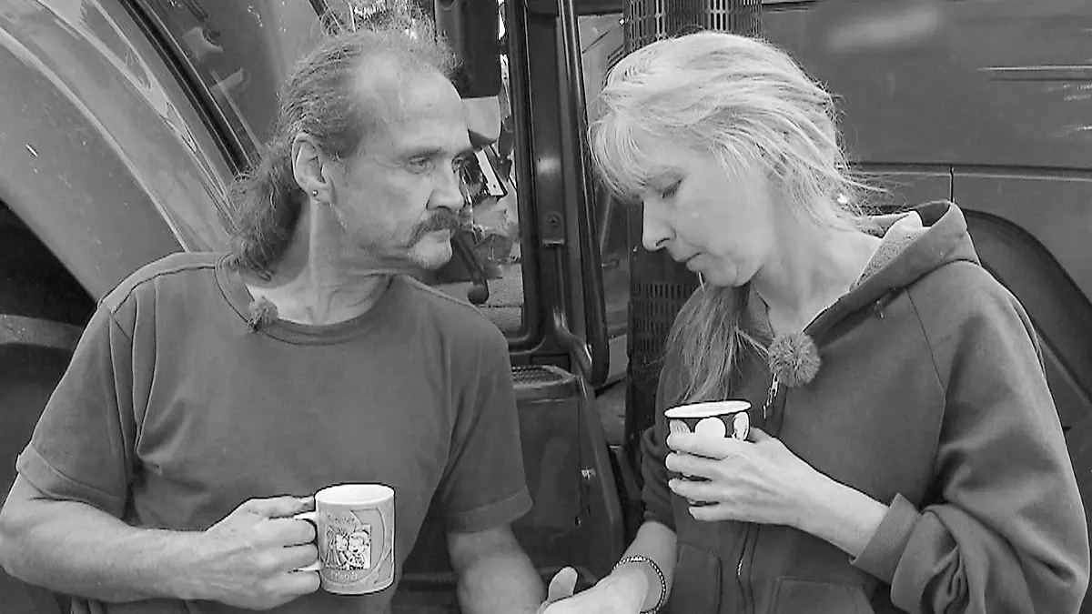 ACHTUNG Sperrfrist bis Montag, 17. November 2014, 22.15 Uhr!   Gottfried und Martina sprechen über ihre verstorbenen Ehepartner.   Verwendung der Bilder für Online-Medien ausschließlich mit folgender Verlinkung: "Alle Infos zu "Bauer sucht Frau" im Special bei RTL.de: www.rtl.de/cms/sendungen/bauer-sucht-frau.html
