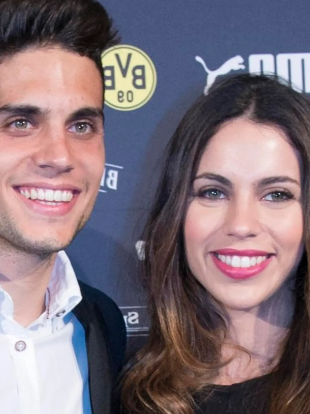 ARCHIV - 28.05.2017, Berlin: Marc Bartra und seine Freundin Melissa Jimenez kommen ins Mannschaftshotel von Borussia Dortmund. Der spanische Fußball-Profi Marc Bartra ist zum zweiten Mal Vater geworden. (zu dpa "Ex-Dortmund-Profi Marc Bartra wieder Vater geworden" vom 26.04.2018) Foto: Paul Zinken/dpa +++ dpa-Bildfunk +++