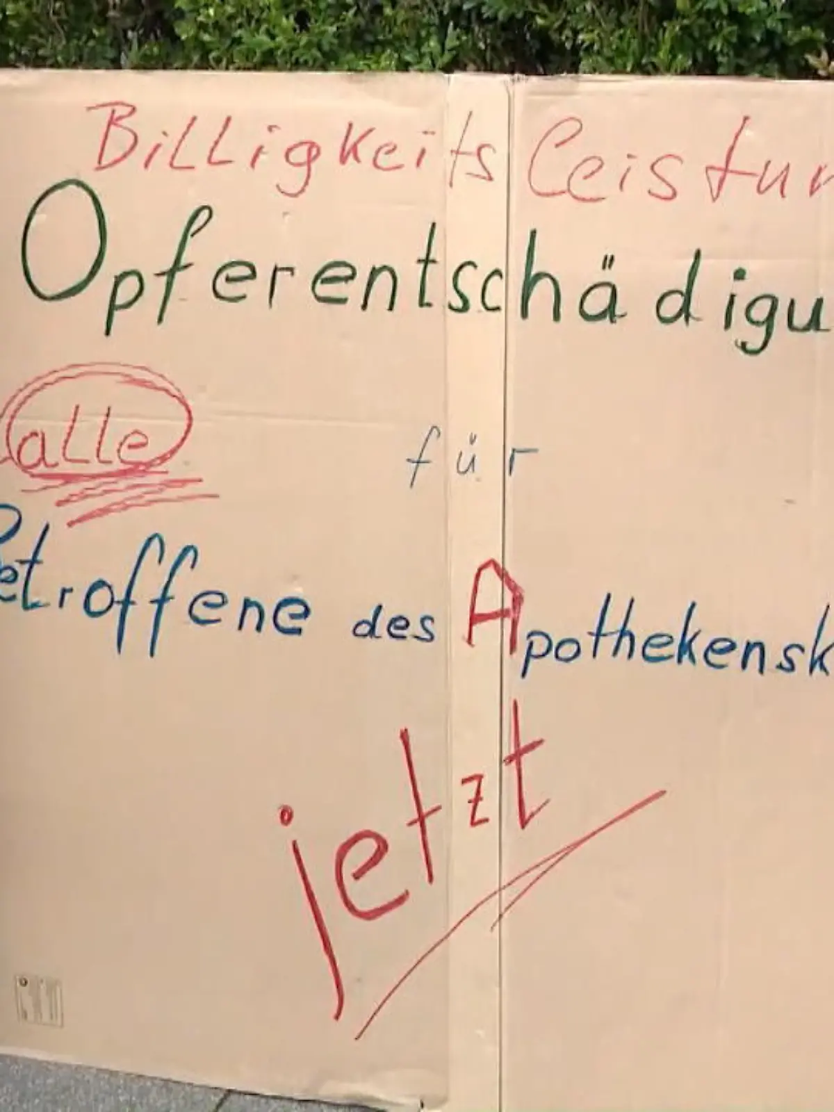 Bild zu: "Protest in Düsseldorf"