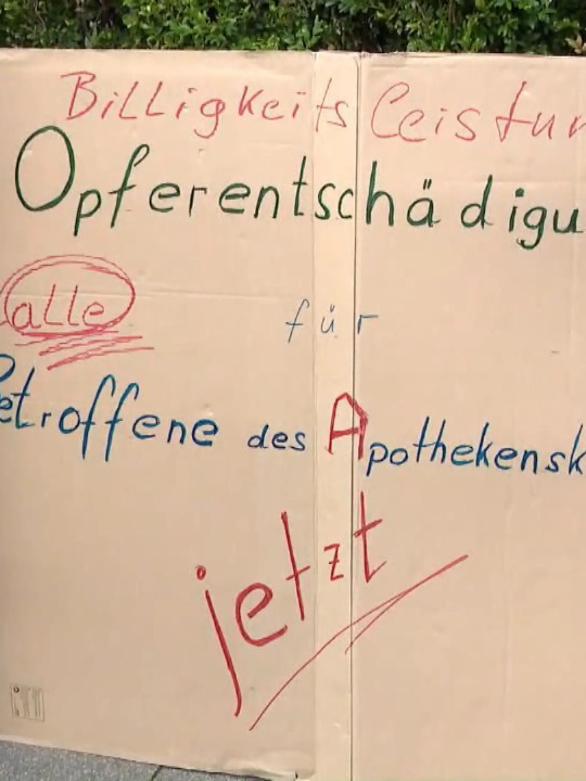 Bild zu: "Protest in Düsseldorf"