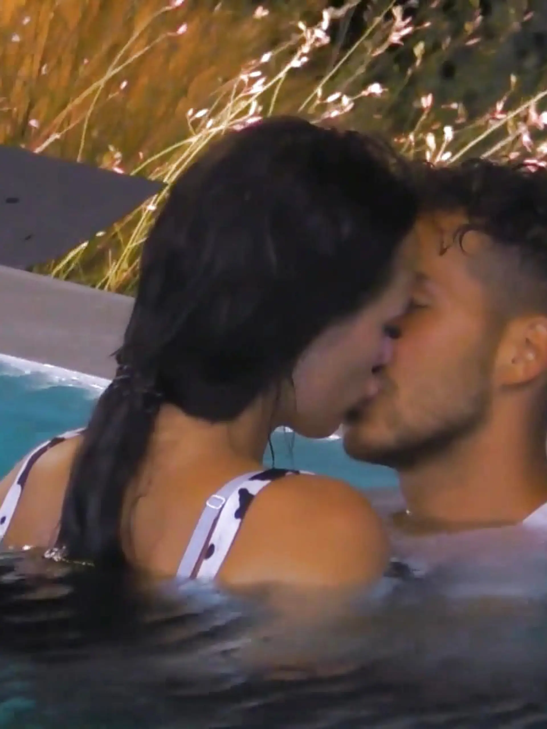 Paulina Ljubas knutscht auf „Temptation Island“ fremd.