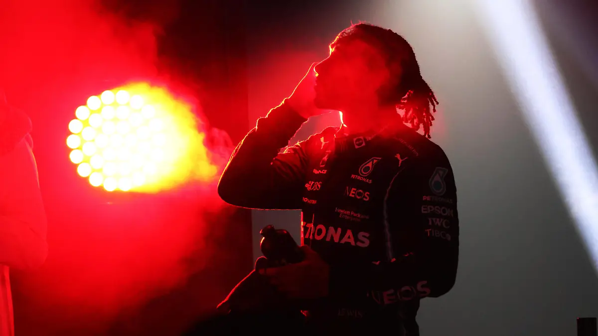 Formula 1 2021: Saudi Arabia GP JEDDAH STREET CIRCUIT, SAUDI ARABIA - DECEMBER 05: Sir Lewis Hamilton, Mercedes, 1st position, on the podium during the Saudi Arabia GP at Jeddah Street Circuit on Sunday December 05, 2021 in Jeddah, Saudi Arabia. Photo by Steve Etherington / LAT Images Images PUBLICATIONxINxGERxSUIxAUTxHUNxONLY GP2121_195642SNE43912 