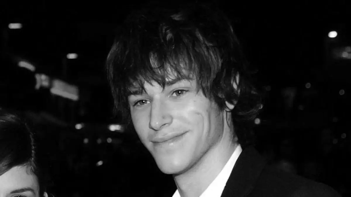 Audrey Tautou F rench Actress and compatriot actor Ullies Gaspard arrive for the film premiere of 'A Very Long Engagement' at the Odeon West End Leicester Square on 10.01.2005 Foto: Andy Butterton +++(c) dpa - Report+++