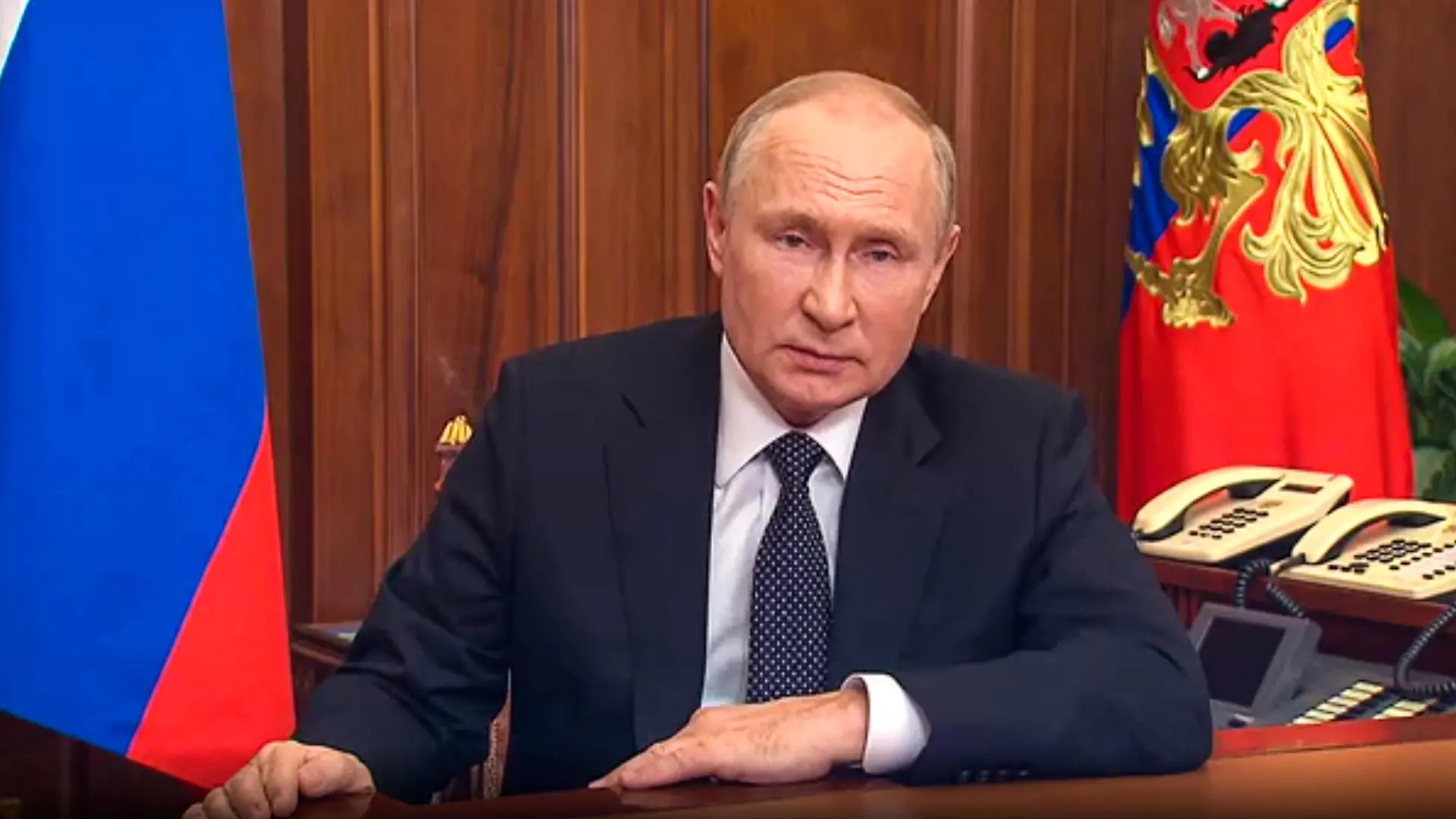 MOSCOW, RUSSIA - SEPTEMBER 21, 2022: Russia s President Vladimir Putin speaks during a televised address. President Putin announced partial military mobilization during the address. The Russian Armed Forces are carrying out a special military operation in Ukraine in response to requests from the leaders of the Donetsk People s Republic and Lugansk People s Republic for assistance. Video grab. Best quality available. Russian Presidential Press and Information Office/TASS A STILL IMAGE TAKEN FROM A VIDEO PUBLISHED BY THE OFFICIAL SITE OF THE RUSSIAN PRESIDENT www.kremlin.ru ON SEPTEMBER 21, 2022 PUBLICATIONxINxGERxAUTxONLY TS143119