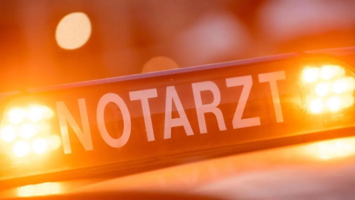 Ein Dachschild mit der Aufschrift "Notarzt"