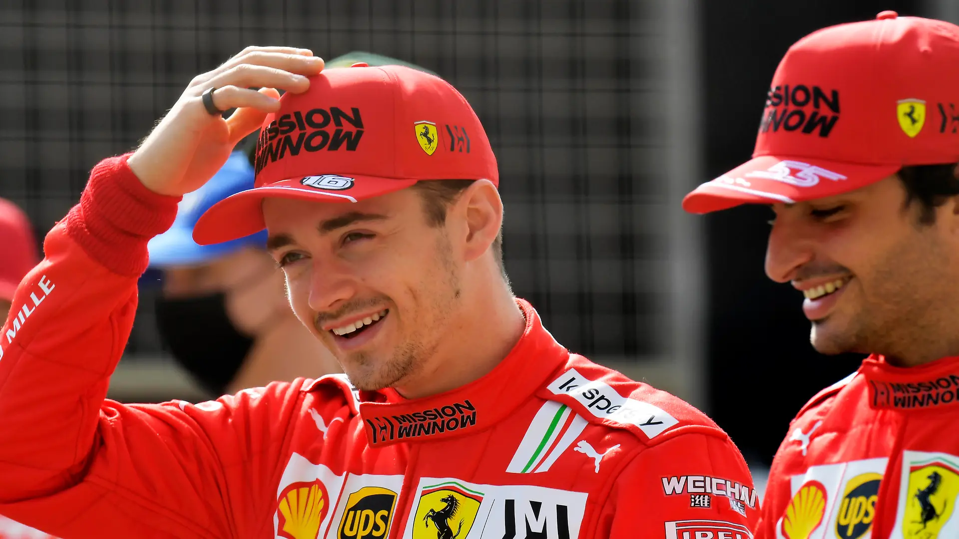 LECLERC Charles mit SAINZ Carlos jr. Team Scuderia Ferrari FIA Formel 1 Testfahrten 2021 in Bahrain 1.Tag Am 12.03.2021 Bahrain International Circuit As-Sachir *** LECLERC Charles with SAINZ Carlos jr Team Scuderia Ferrari FIA Formula 1 Tests 2021 in Bahrain 1 day On 12 03 2021 Bahrain International Circuit As Sachir 