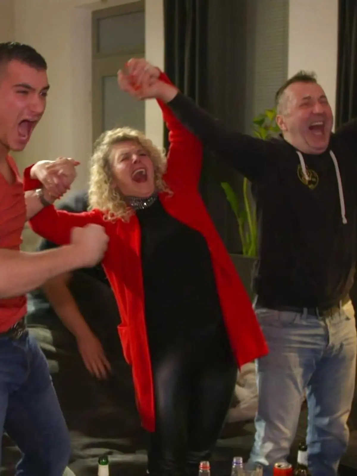Filips Familie und Freunde flippen aus, als er zum Dschungelkönig wird.