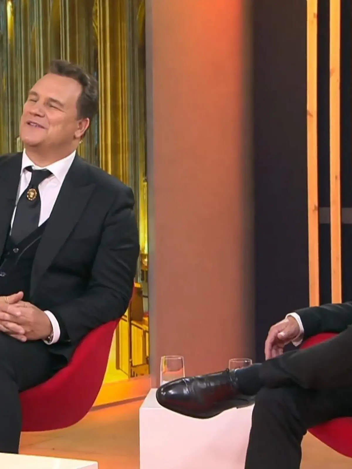 Guido Maria Kretschmer und Michael Begasse in der Sondersendung zur Beisetzung der Queen.
