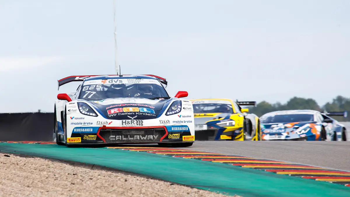 Hohenstein, Deutschland 03. Oktober 2021: ADAC GT Masters - Sachsenring 2021 - Qualifikation 2 - v.l. Jeffrey Schmidt/Marvin Kirchhoefer - Callaway Competition - Corvette C7 GT3-R, Elia Erhart/Mattia Drudi - Rutronik Racing by Tece - Audi R8 LMS GT3 und Marco Mapelli/Maximillian Paul - T3 Motorsport - Lamborghini Huracan GT3 Evo