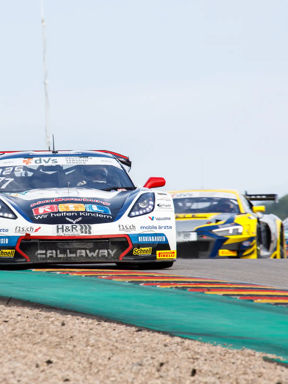 Hohenstein, Deutschland 03. Oktober 2021: ADAC GT Masters - Sachsenring 2021 - Qualifikation 2 - v.l. Jeffrey Schmidt/Marvin Kirchhoefer - Callaway Competition - Corvette C7 GT3-R, Elia Erhart/Mattia Drudi - Rutronik Racing by Tece - Audi R8 LMS GT3 und Marco Mapelli/Maximillian Paul - T3 Motorsport - Lamborghini Huracan GT3 Evo