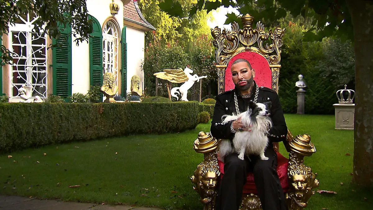 Harald Glööckler mit seinem Hund Billy King
Die Verwendung des sendungsbezogenen Materials ist nur mit dem Hinweis und Verlinkung auf RTL+ gestattet.
