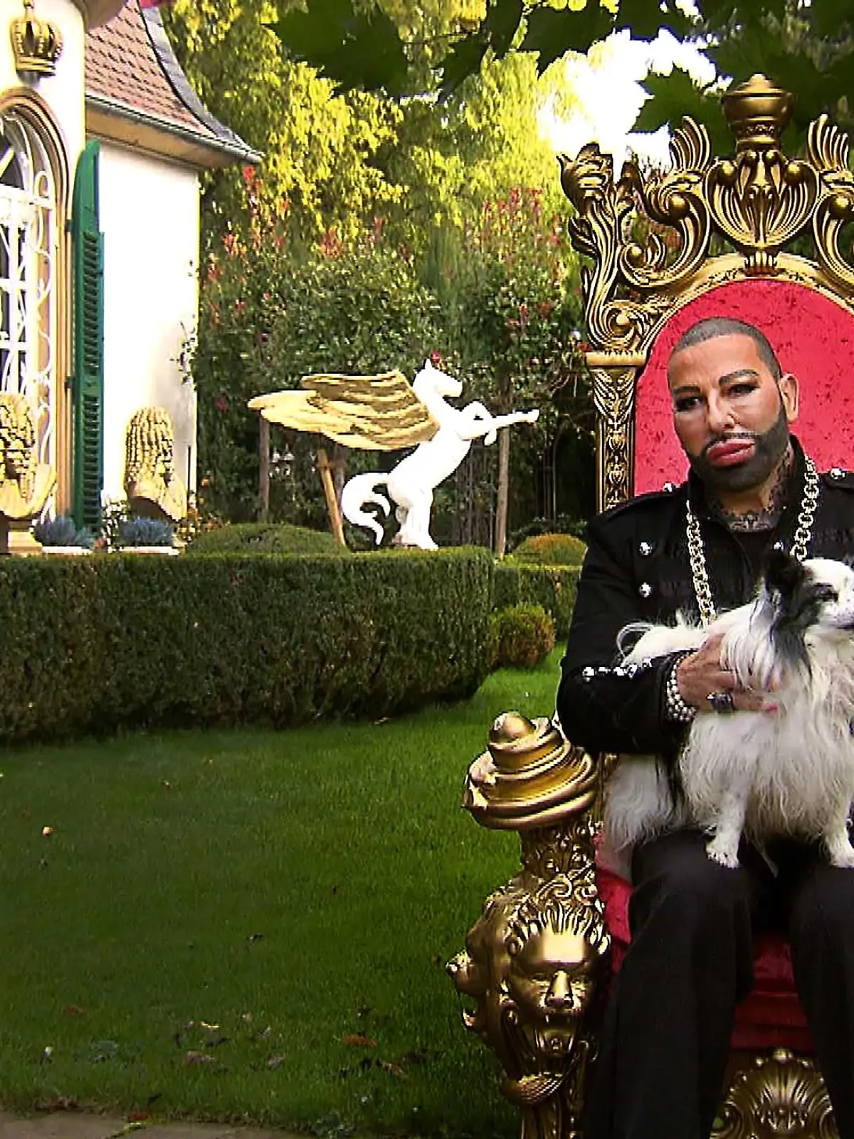 Harald Glööckler mit seinem Hund Billy King

Die Verwendung des sendungsbezogenen Materials ist nur mit dem Hinweis und Verlinkung auf RTL+ gestattet.