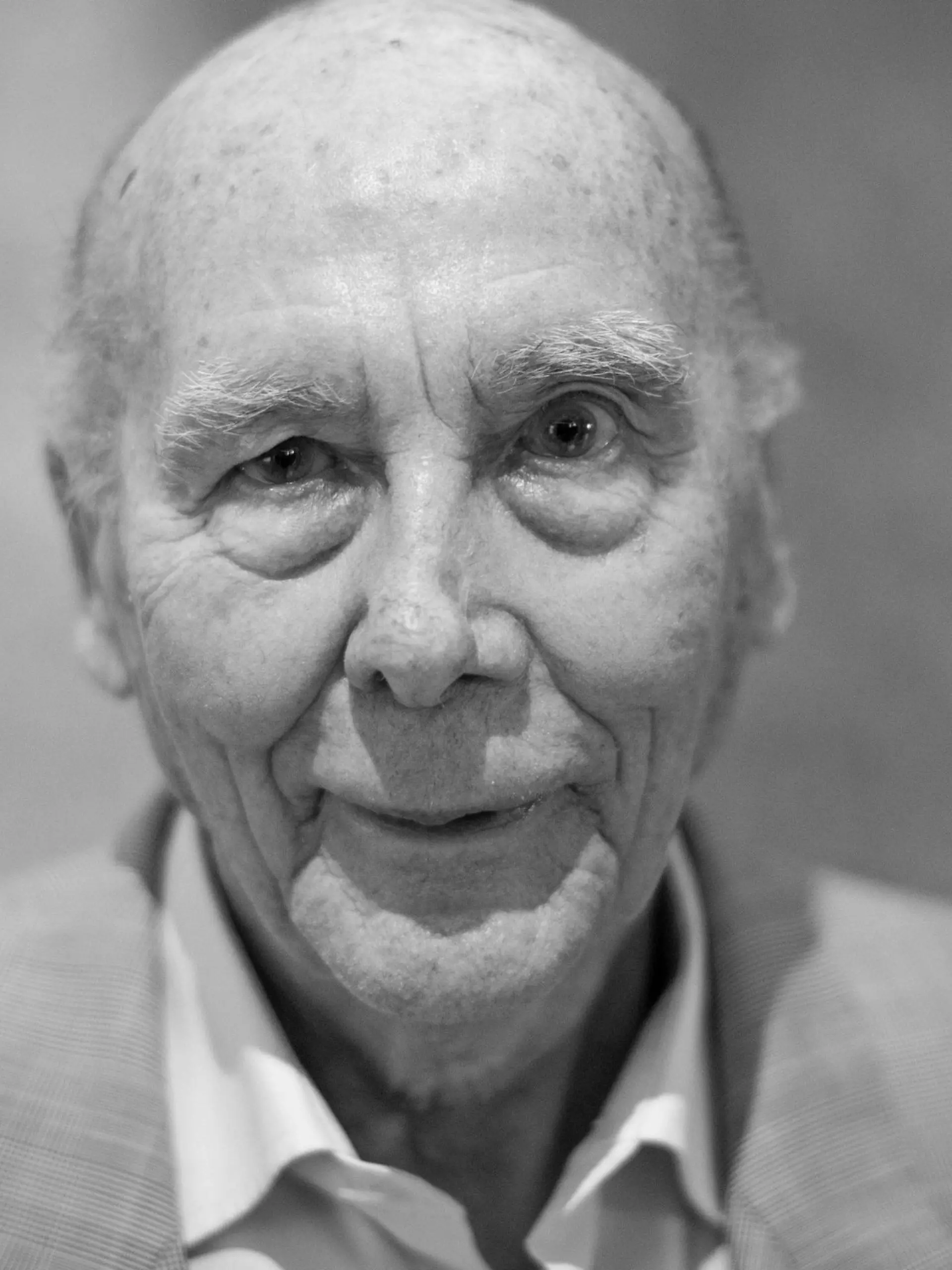 ARCHIV - 03.07.2019, Nordrhein-Westfalen, Dortmund: Fußball: Weltmeister Horst Eckel steht in der Sonderausstellung «Post vom Chef - Herbergers Briefe an die Weltmeister». (zu dpa «Gemeinde fehlt Geld: Kein Ehrengrab für Fußball-Legende Horst Eckel») Foto: Bernd Thissen/dpa +++ dpa-Bildfunk +++