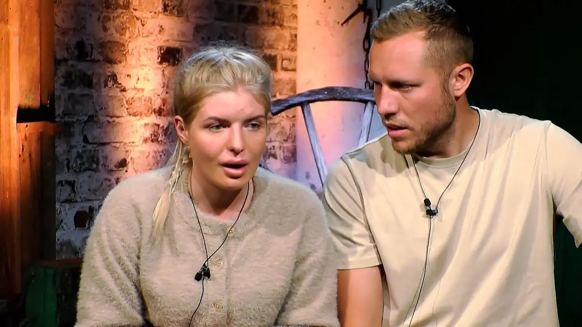 Bauer Patrick macht seine Freundin Antonia runter Beim "Sommerhaus"-Kultspiel "Einparken"