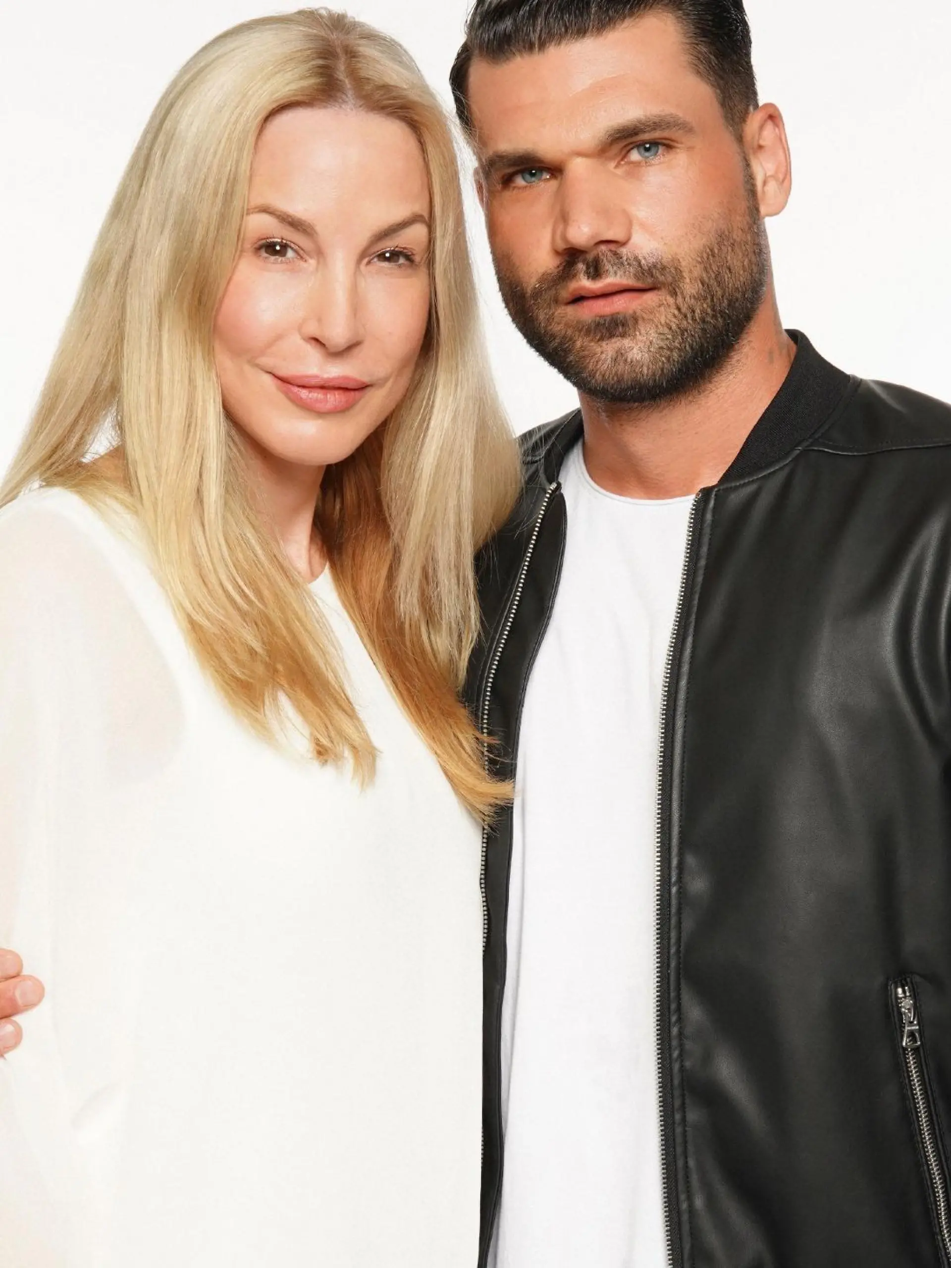 Michelle Monballijn und Mike Cees-Monballijn.
Die Verwendung des sendungsbezogenen Materials ist nur mit dem Hinweis und Verlinkung auf RTL+ gestattet.