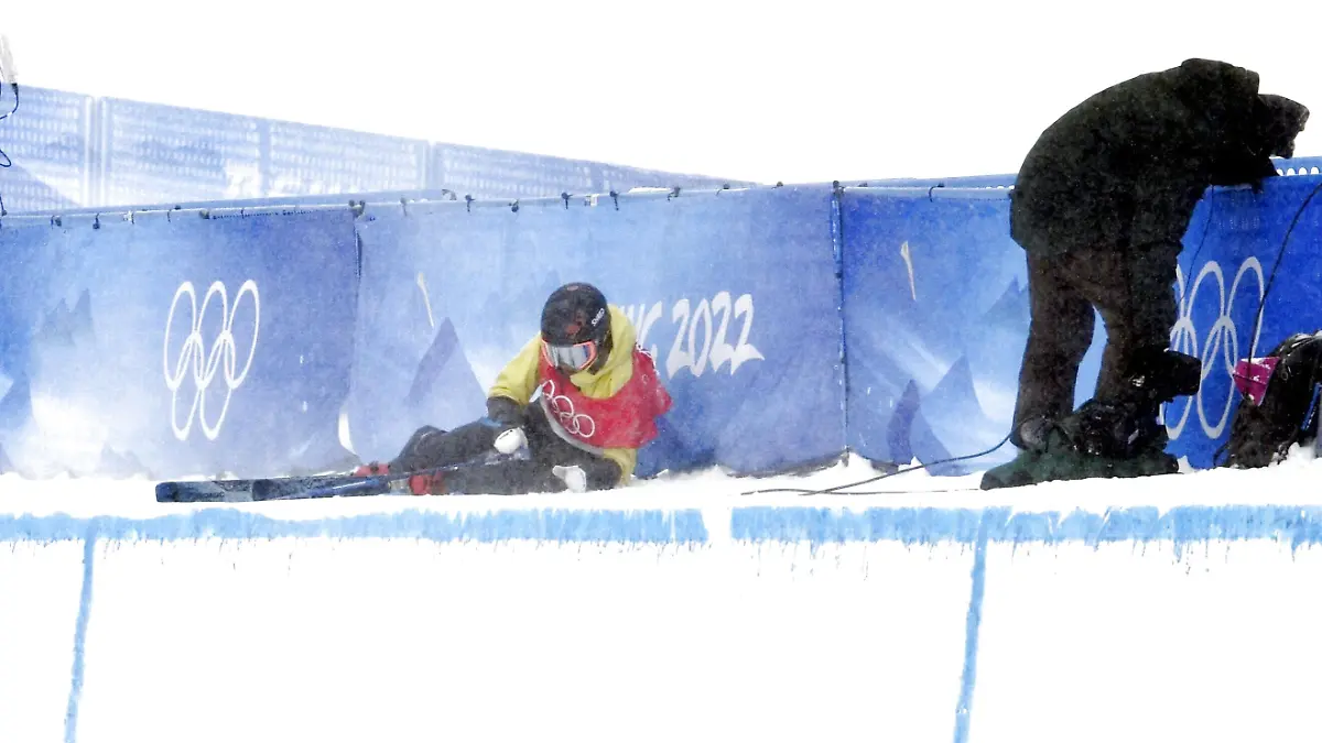 Jon Sallinen on his 1st run during Men s Freestyle Skiing Halfpipe Qualification round at the Beijing Winter Olympic Games, Olympische Spiele, Olympia, OS in Genting Snow Park H & S Stadium in Zhangjiakou on February 17, 2022. Zhangjiakou China LKLAPM20220217070448Y190 PUBLICATIONxNOTxINxSUIxAUTxFRAxKORxJPNxSWExNORxFINxDENxNED Copyright: xMarkkuxUlanderx