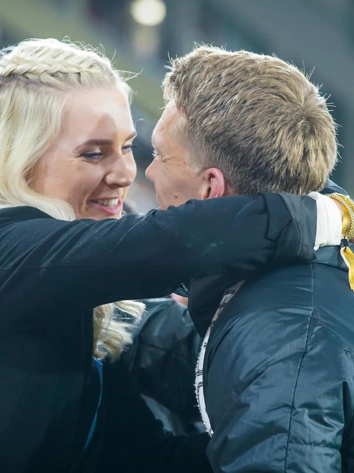 19.05.23 SC Freiburg - VfL Wolfsburg Deutschland, Freiburg, 19.05.2023, Fussball, Bundesliga, SC Freiburg - VfL: Wolfsburg: Nils Petersen SC Freiburg und Frau Carla nach dem letzten Spiel seiner Karriere. *** 19 05 23 SC Freiburg VfL Wolfsburg Germany, Freiburg, 19 05 2023, football, Bundesliga, SC Freiburg VfL Wolfsburg Nils Petersen SC Freiburg and wife Carla after the last game of his career