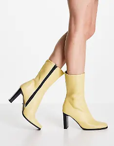 Stiefelette in Gelb