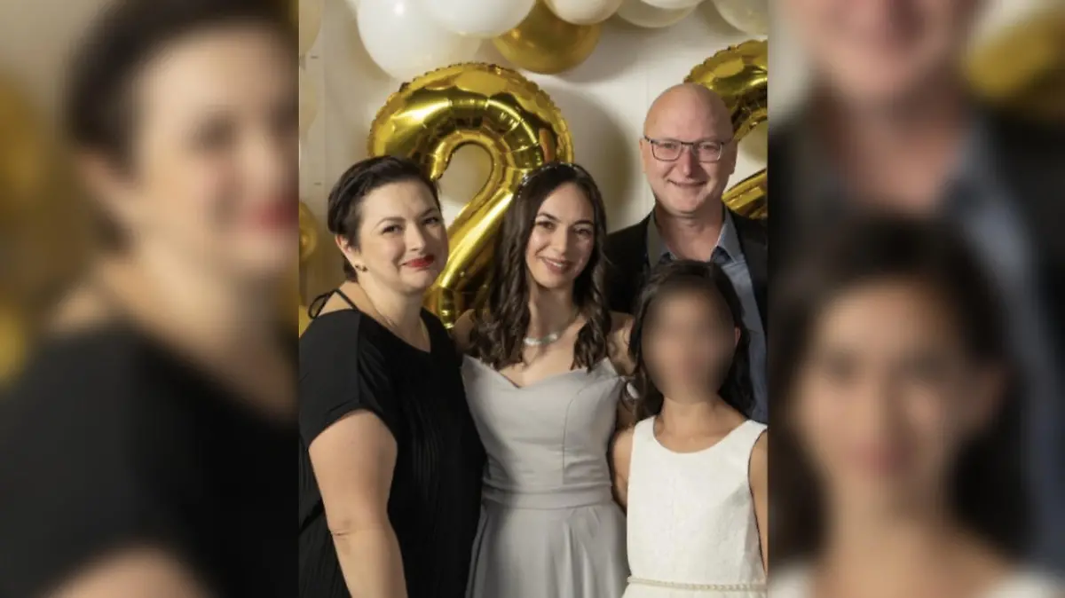 Natalie Trinadou (links) mit ihren beiden Töchtern Irini und Kati und Partner Thomas Usenbenz.