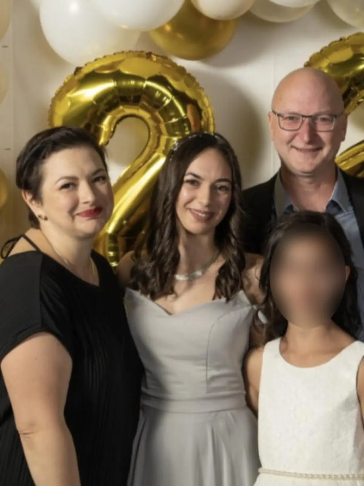 Natalie Trinadou (links) mit ihren beiden Töchtern Irini und Kati und Partner Thomas Usenbenz.