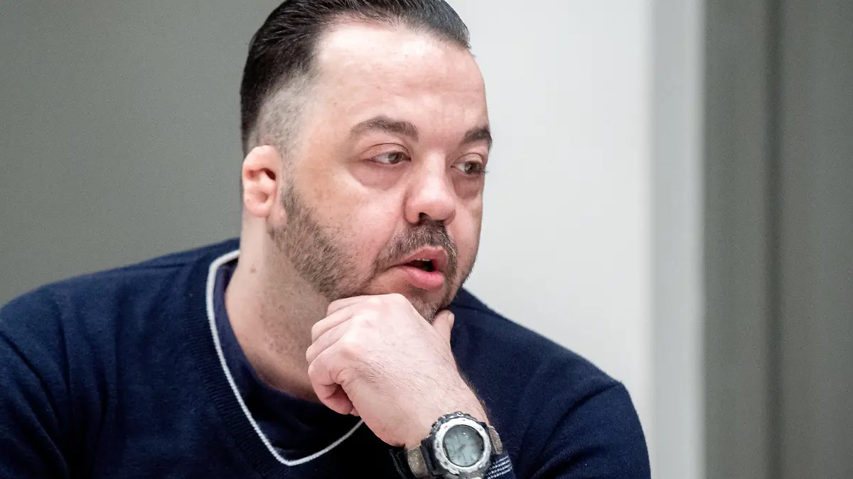 06.06.2019, Niedersachsen, Oldenburg: Der wegen Mordes angeklagte Niels Högel sitzt im Gerichtssaal. Die Staatsanwaltschaft hat den Ex-Krankenpfleger wegen Mordes an 100 Patienten an Kliniken in Delmenhorst und Oldenburg angeklagt. Das Landgericht Oldenburg hat den Ex-Pfleger Niels Högel wegen Mordes in 85 Fällen zu einer lebenslangen Haftstrafe verurteilt. Foto: Hauke-Christian Dittrich/dpa +++ dpa-Bildfunk +++
