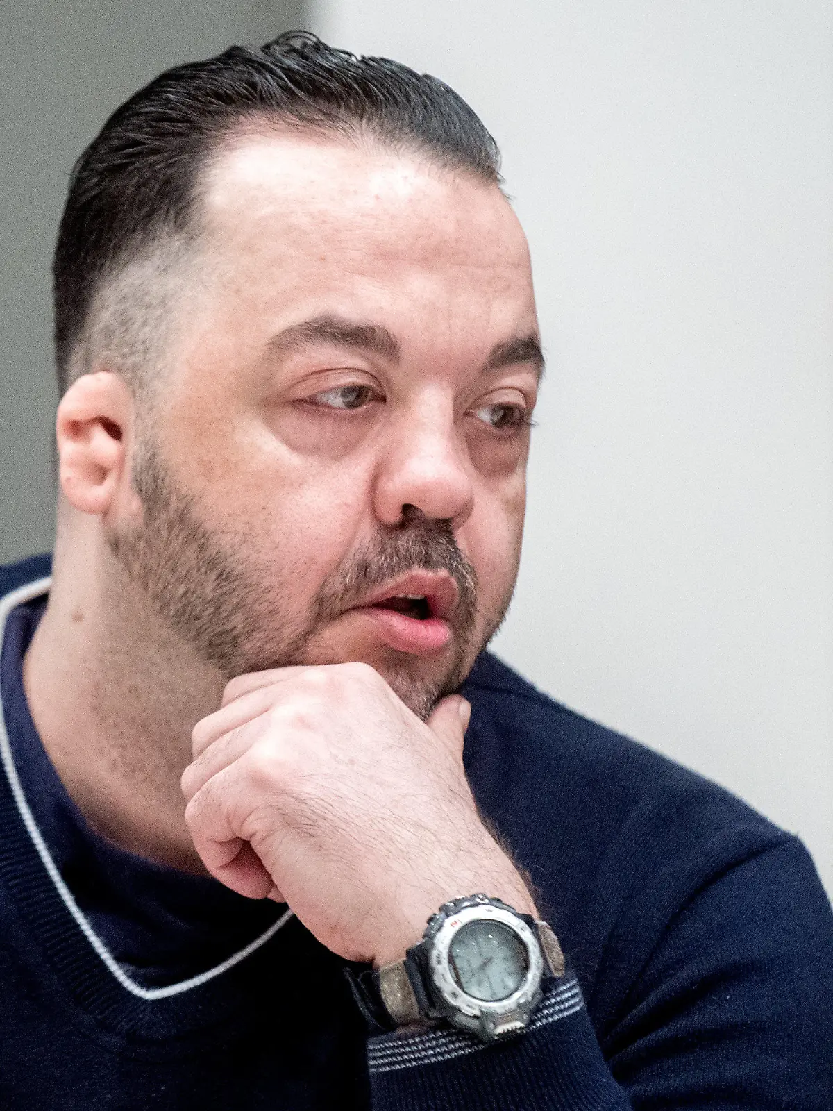 06.06.2019, Niedersachsen, Oldenburg: Der wegen Mordes angeklagte Niels Högel sitzt im Gerichtssaal. Die Staatsanwaltschaft hat den Ex-Krankenpfleger wegen Mordes an 100 Patienten an Kliniken in Delmenhorst und Oldenburg angeklagt. Das Landgericht Oldenburg hat den Ex-Pfleger Niels Högel wegen Mordes in 85 Fällen zu einer lebenslangen Haftstrafe verurteilt. Foto: Hauke-Christian Dittrich/dpa +++ dpa-Bildfunk +++