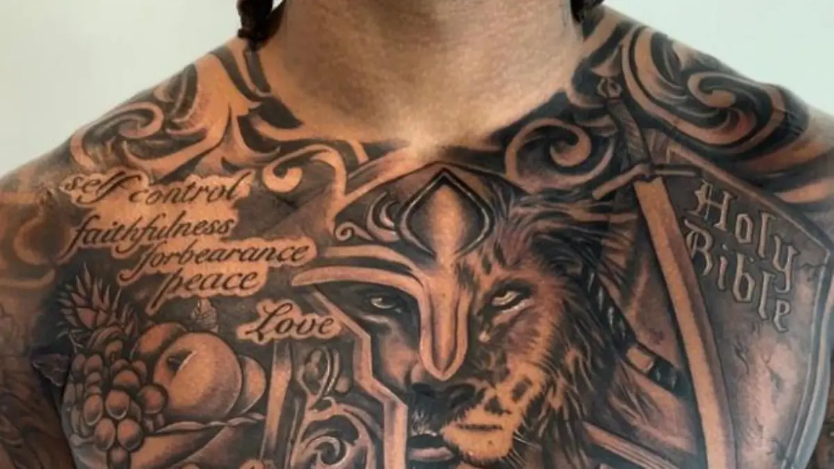 Jalen Ramsey (28) ehrt seinen Glauben mit einem neuen Torso-Tattoo