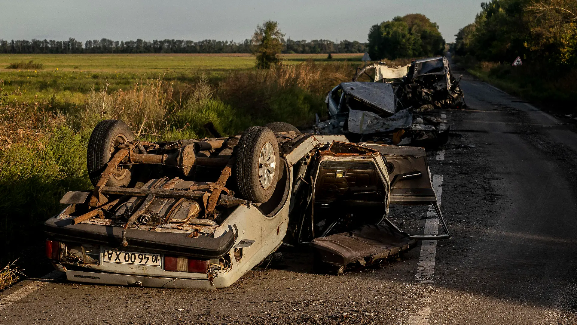 September 9, 2022, Kharkiv, Ukraine: Destroyed vehicles are seen in the Kharkiv region during the Russia-Ukraine war southeast of Kharkiv. Ukraine has retaken large areas in the Kharkiv region this week. Kharkiv Ukraine - ZUMAr101 20220909_zaf_r101_074 Copyright: xDavidxRyderx