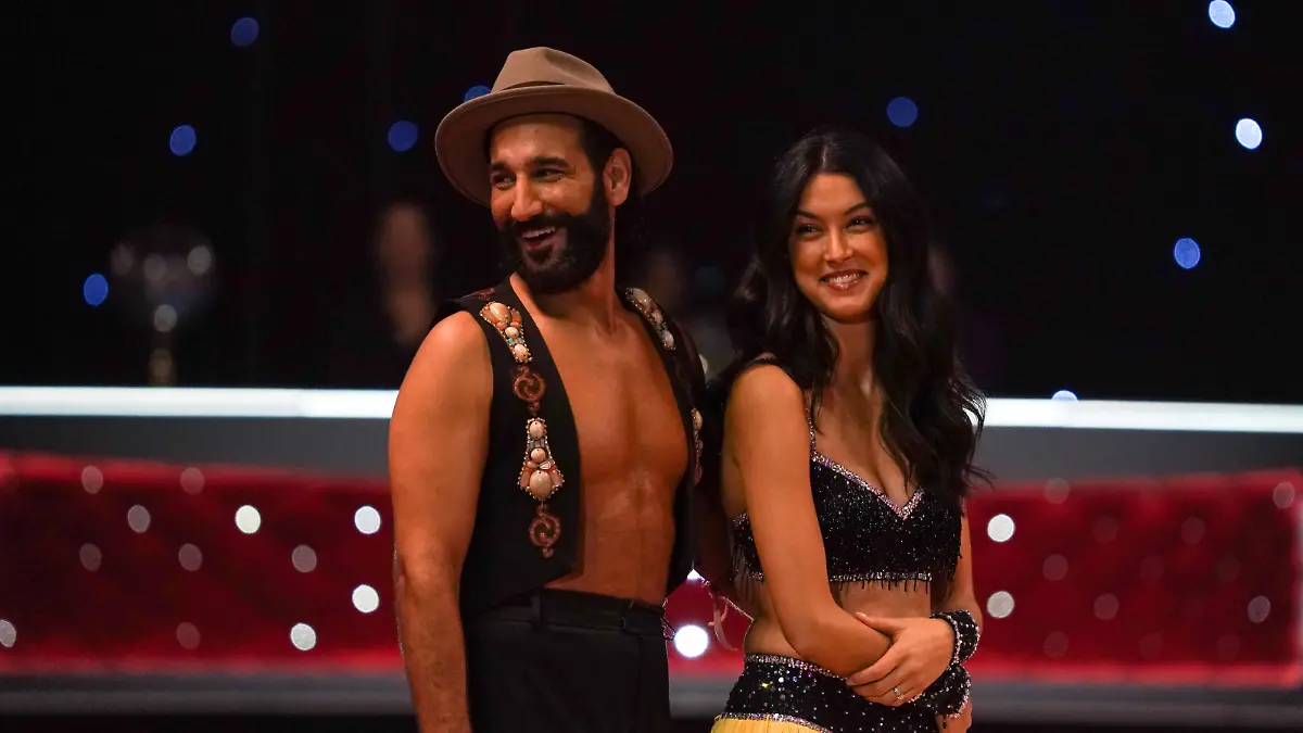 Let s Dance - Die Live-Tour 2019 Massimo Sinato & Rebecca Mir während der Live-Show Lets Dance Live Show am 27.11.2019 in der Festhalle Frankfurt. Frankfurt Festhalle Frankfurt Hessen *** Let s Dance The Live Tour 2019 Massimo Sinato Rebecca Mir during the Live Show Lets Dance Live Show on 27 11 2019 in the Festhalle Frankfurt Frankfurt Festhalle Frankfurt Hessen
