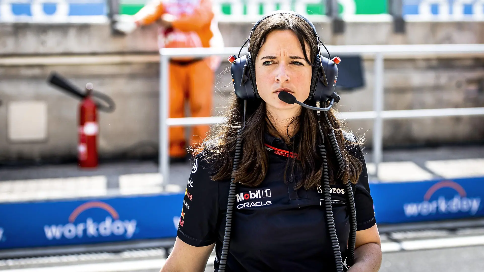 2022-07-29 15:06:09 BUDAPEST - Hannah Schmitz, strategy engineer at Red Bull Racing, during the first practice session ahead of the F1 Hungarian Grand Prix at the Hungaroring Circuit. ANP REMKO DE WAAL netherlands out - belgium out Boedapest xVIxxIVx *** 2022 07 29 15 06 09 BUDAPEST Hannah Schmitz, strategy engineer at Red Bull Racing, during the first practice session ahead of the F1 Hungarian Grand Prix at the Hungaroring Circuit ANP REMKO DE WAAL netherlands out belgium out Budapest xVIxxIVx 452445646 originalFilename: 0163888989st.jpg