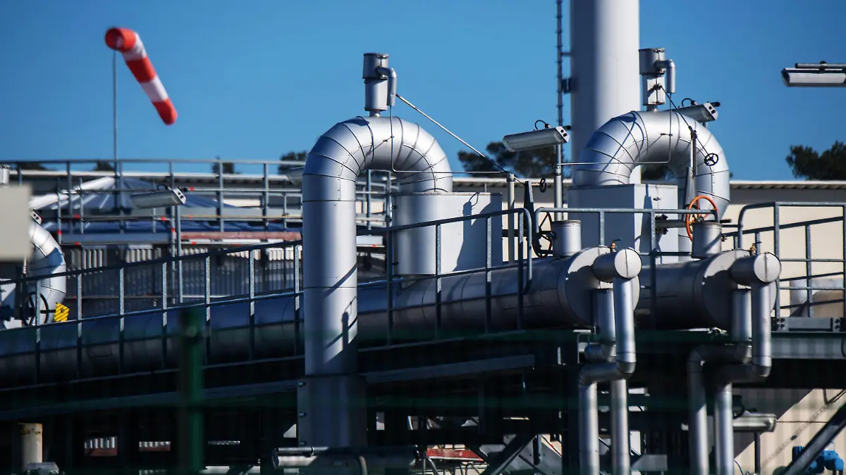 08.03.2022, Mecklenburg-Vorpommern, Lubmin: Rohrsysteme und Absperrvorrichtungen in der Gasempfangsstation der Ostseepipeline Nord Stream 1 und der Übernahmestation der Ferngasleitung OPAL (Ostsee-Pipeline-Anbindungsleitung) stehen in der Sonne. In Lubmin bei Greifswald endet die Ostsee-Pipeline Nord Stream 1, durch die seit 2011 russisches Erdgas nach Deutschland fließt. Russland hat nach Beginn des Krieges gegen die Ukraine erstmals offen mit einem Gas-Lieferstopp durch die Ostsee-Pipeline Nord Stream 1 gedroht. Foto: Stefan Sauer/dpa +++ dpa-Bildfunk +++